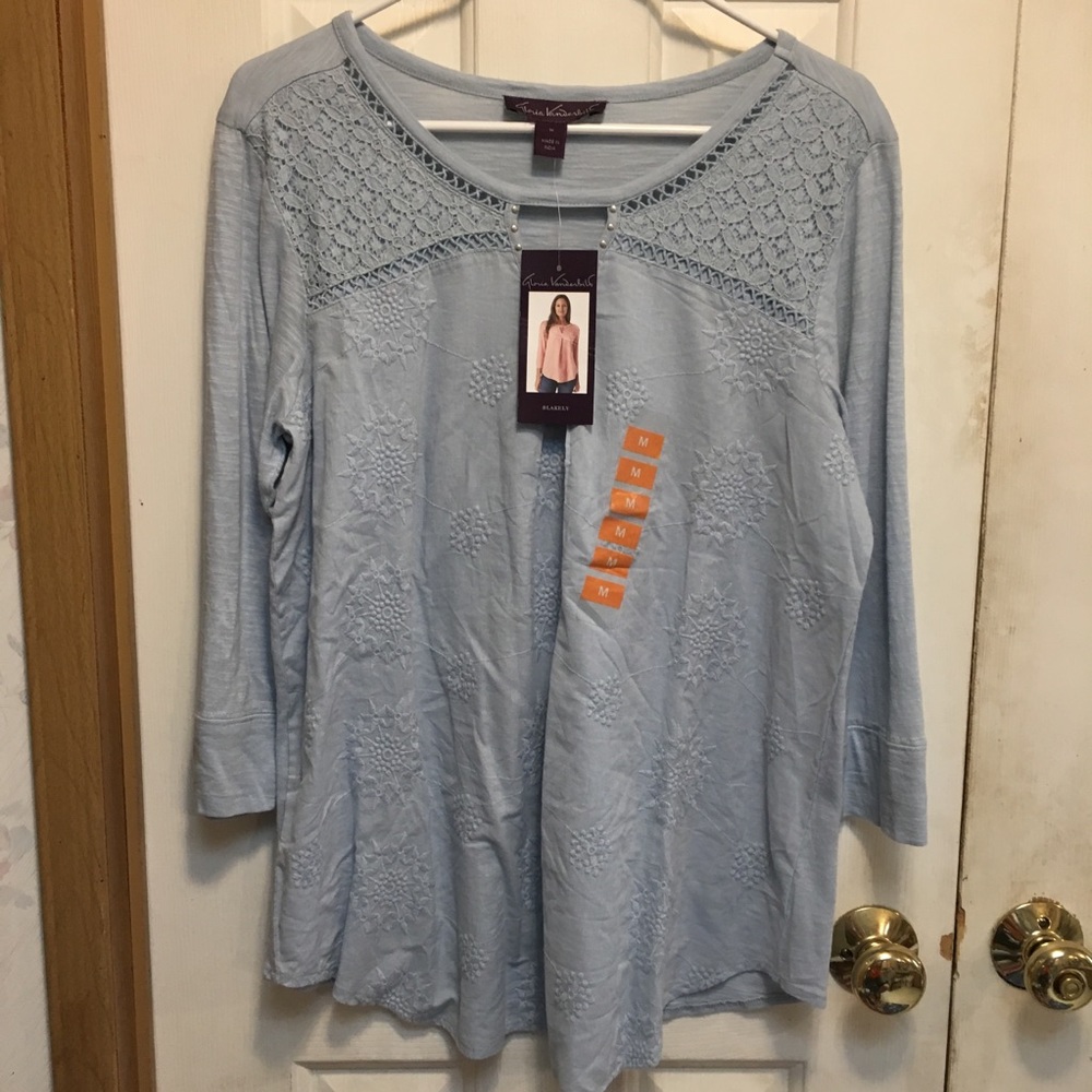 NWT Gloria Vanderbilt Women’s blouse